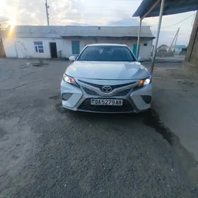 Toyota Camry 2018