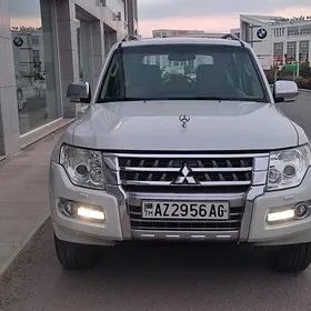 Mitsubishi Pajero 2015