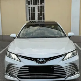 Toyota Camry 2021