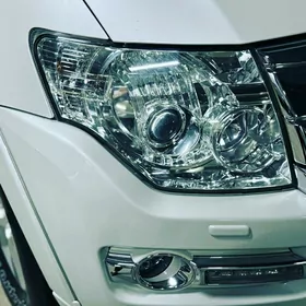 Mitsubishi Pajero 2015