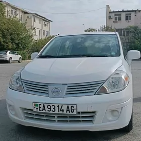 Nissan Versa 2012