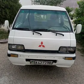 Toyota Hiace 1989