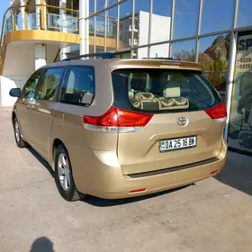 Toyota Sienna 2010