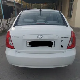 Hyundai Accent 2010