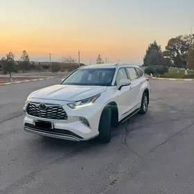 Toyota Highlander 2021