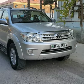 Toyota Fortuner 2010