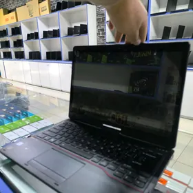 Fujitsu i5 7th / 8gb / 256Gb