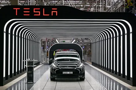 Teslanyň bazar bahasy trillion dollardan geçdi: indi Maskyň 314 milliard dollary bar