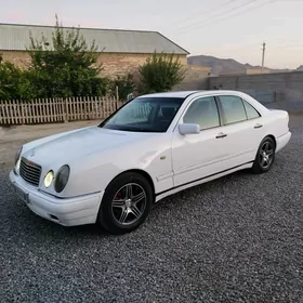 Mercedes-Benz E320 1999