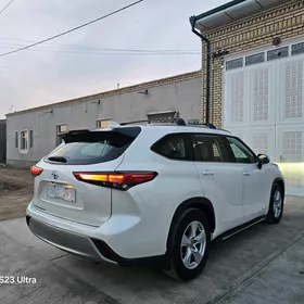 Toyota Highlander 2021