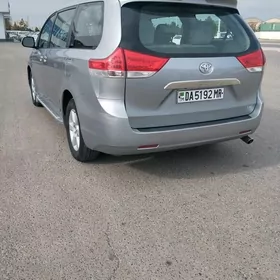 Toyota Sienna 2010