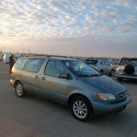 Toyota Sienna 1999