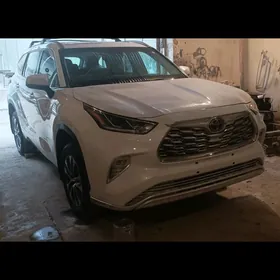 Toyota Highlander 2021