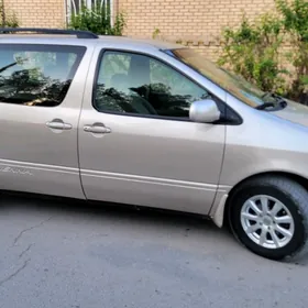 Toyota Sienna 2002