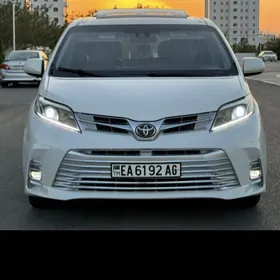 Toyota Sienna 2018