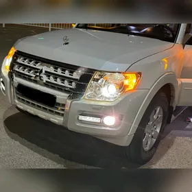 Mitsubishi Pajero 2015