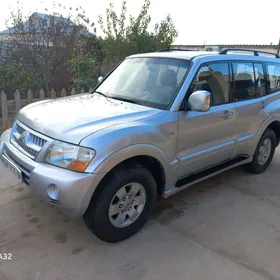 Mitsubishi Pajero 2004