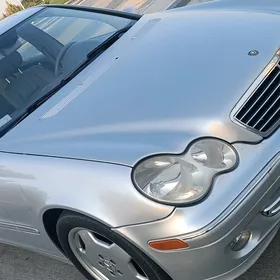 Mercedes-Benz C300 2005