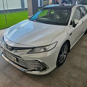 Toyota Camry 2021