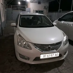 Nissan Tiida 2013