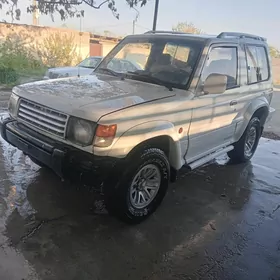 Mitsubishi Pajero 1995