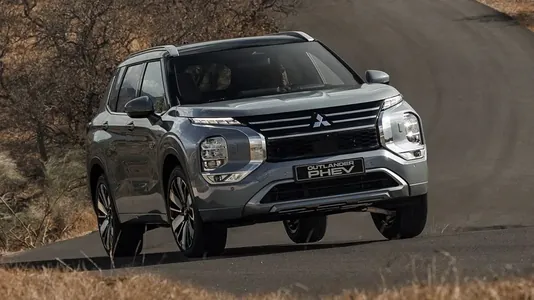 Mitsubishi представила новый Outlander PHEV First Edition