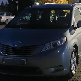 Toyota Sienna 2013