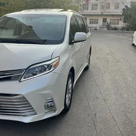 Toyota Sienna 2019