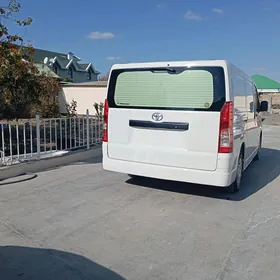 Toyota Hiace 2019