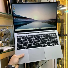 Galaxy Book 4/Core 7/RAM 16GB