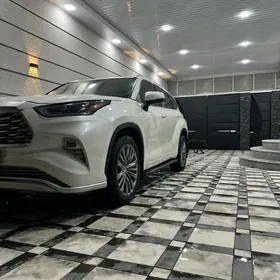 Toyota Highlander 2021