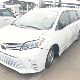 Toyota Sienna 2020