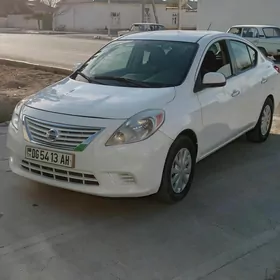 Nissan Versa 2012