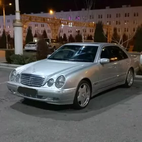 Mercedes-Benz E320 2001