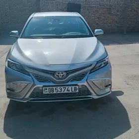 Toyota Camry 2021