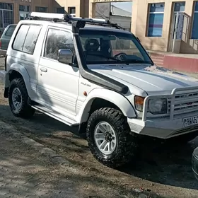 Mitsubishi Pajero 1993