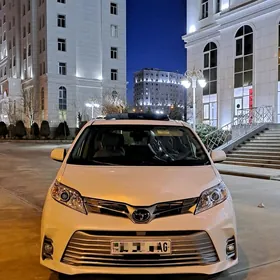 Toyota Sienna 2020