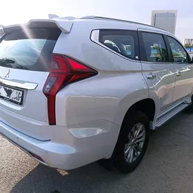 Mitsubishi Pajero 2020