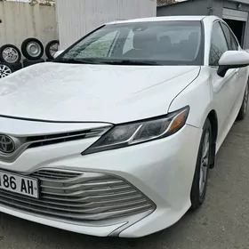 Toyota Camry 2018