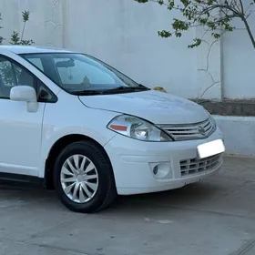 Nissan Versa 2012