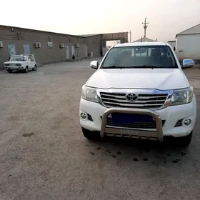 Toyota Hilux 2014