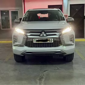 Mitsubishi Pajero 2020