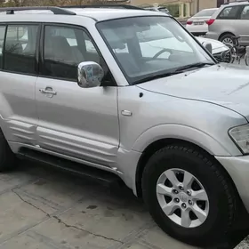 Mitsubishi Pajero 2004