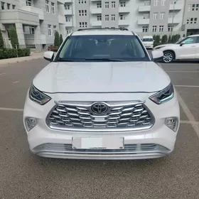 Toyota Highlander 2021