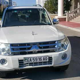 Mitsubishi Pajero 2014