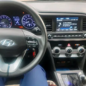 Hyundai Elantra 2019