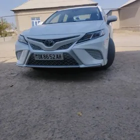 Toyota Camry 2018