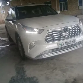 Toyota Highlander 2021