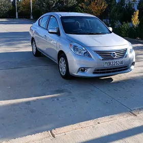 Nissan Versa 2012