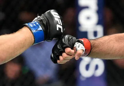 UFC söweşlerde öňki nusgadaky elliklere dolanýar